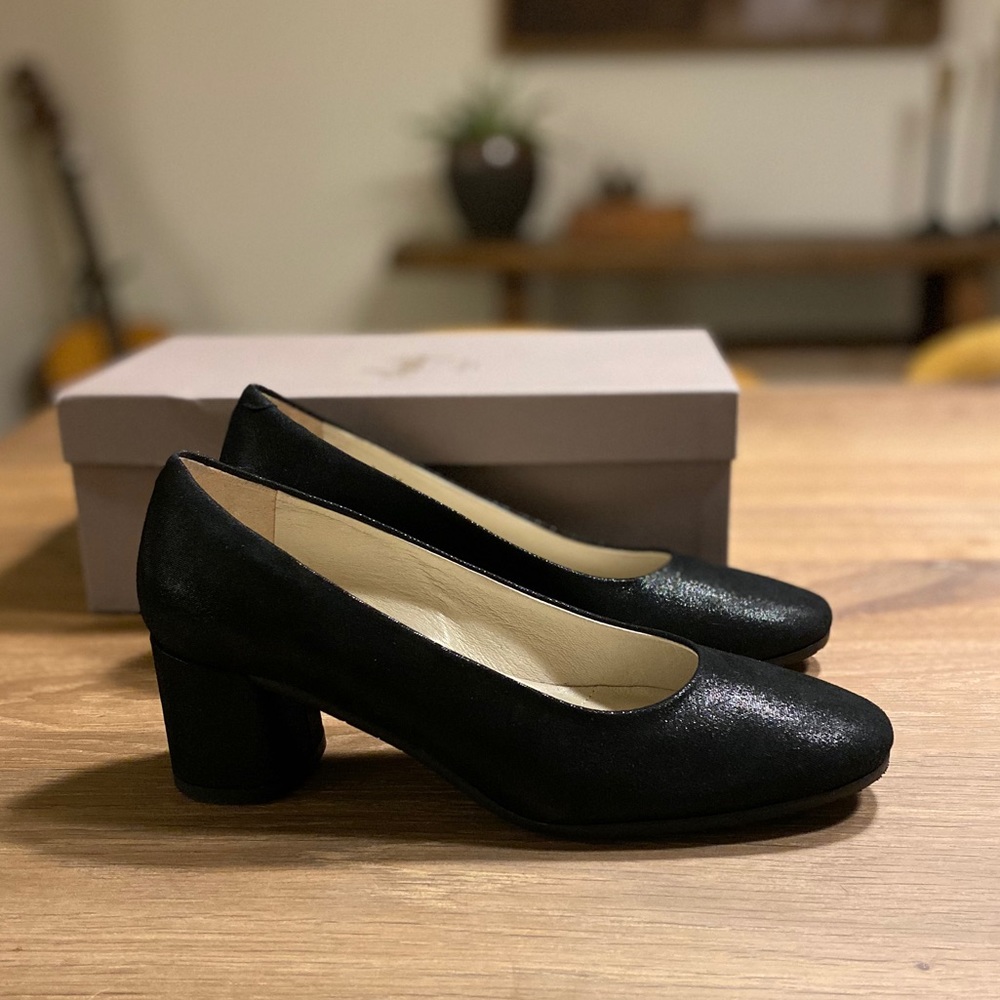 New w/box Rangoni by Amalfi leather block heels